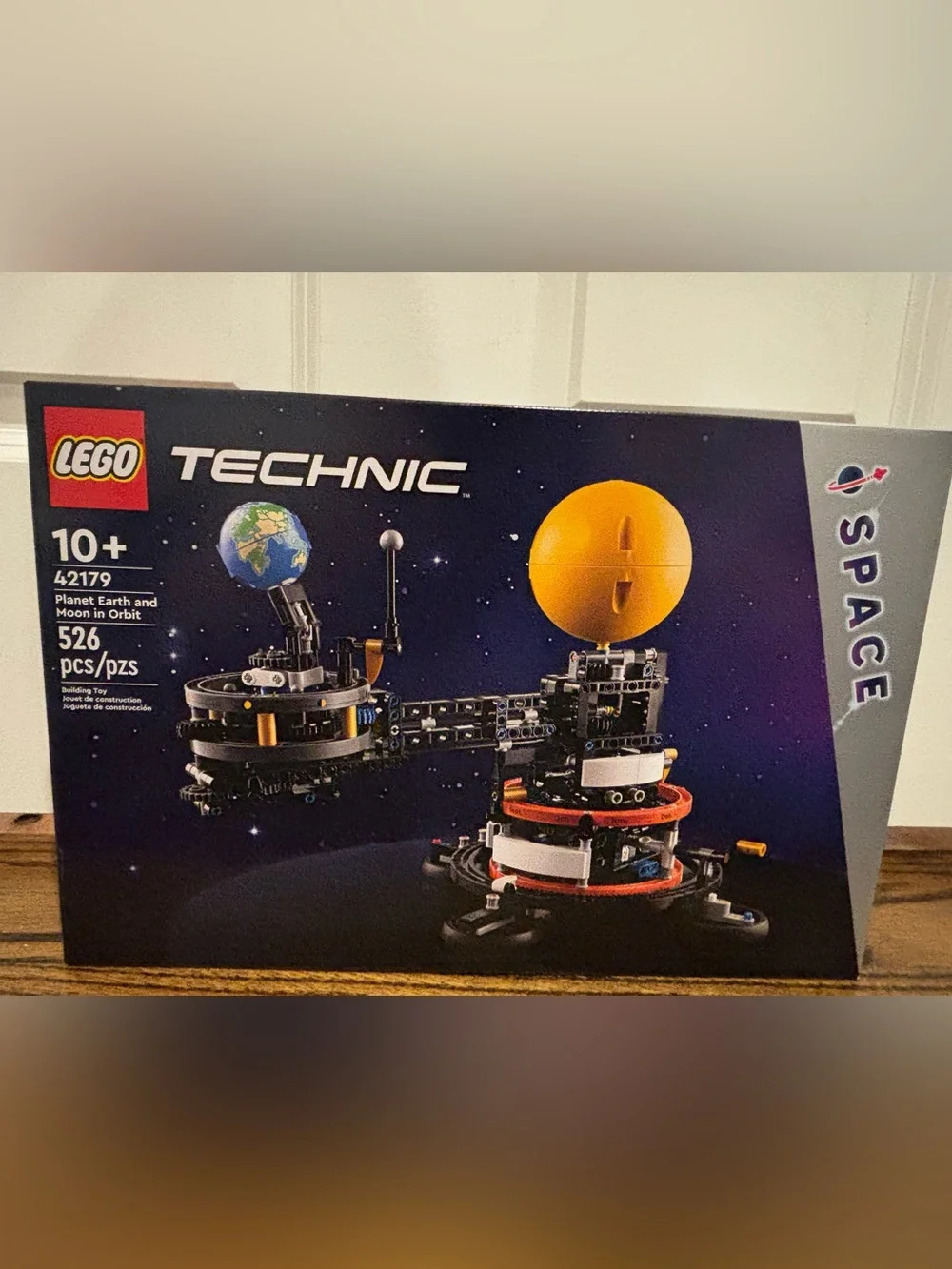 LEGO Technic Planet Earth and Moon in Orbit set 42179